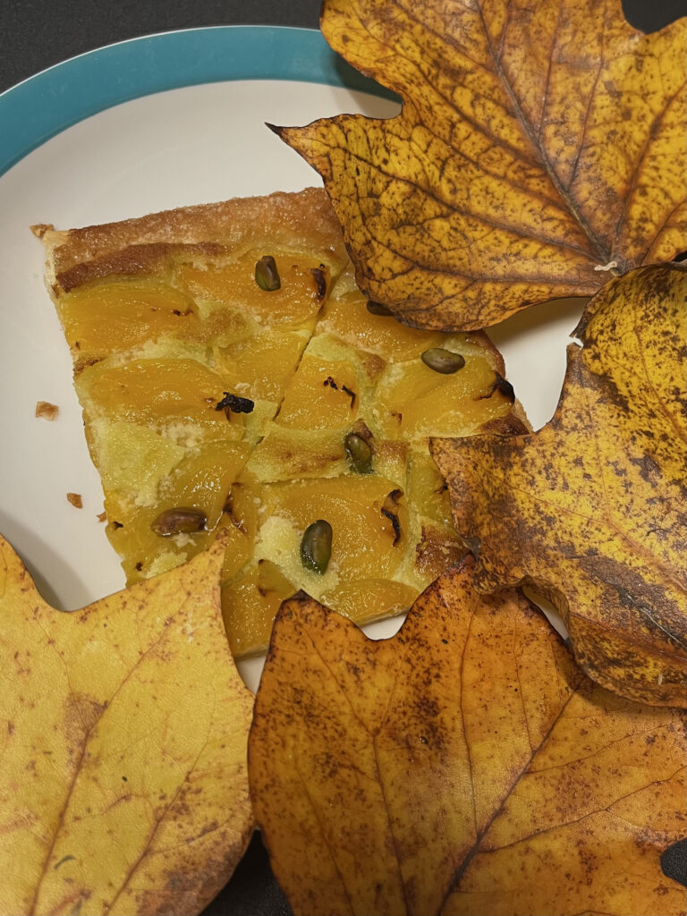 Tarte à l'abricot et pistaches torréfiées  Tarte à l'abricot et pistaches torréfiées